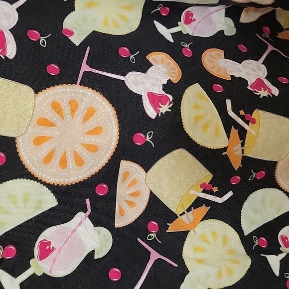 100% cotton short-sleeve soft v-neck tee with cocktail pattern in 3X by Liz & Me - Picture 4 of 5